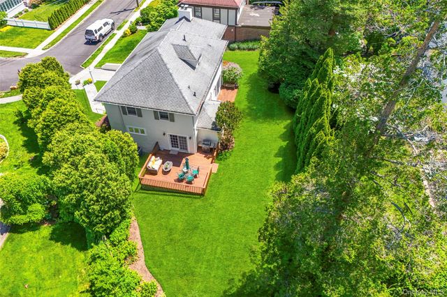 12 Cambridge Court, Larchmont, NY 10538