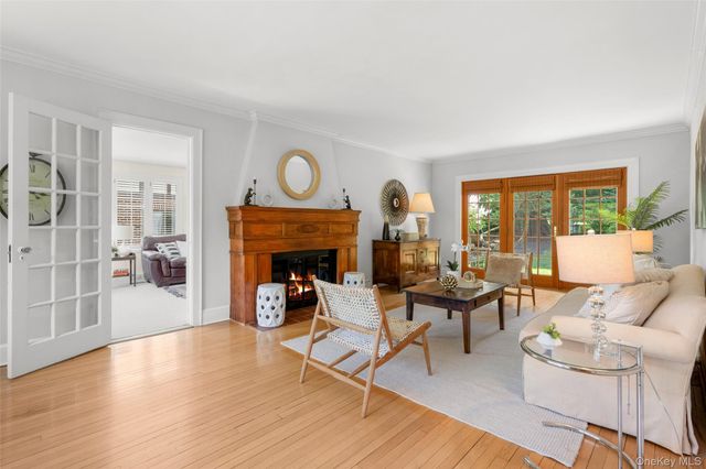 12 Cambridge Court, Larchmont, NY 10538