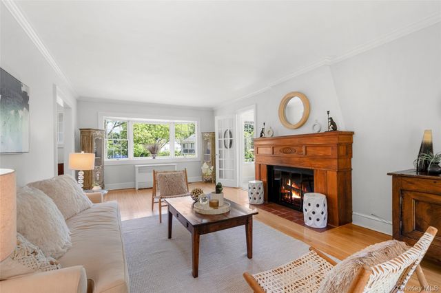 12 Cambridge Court, Larchmont, NY 10538