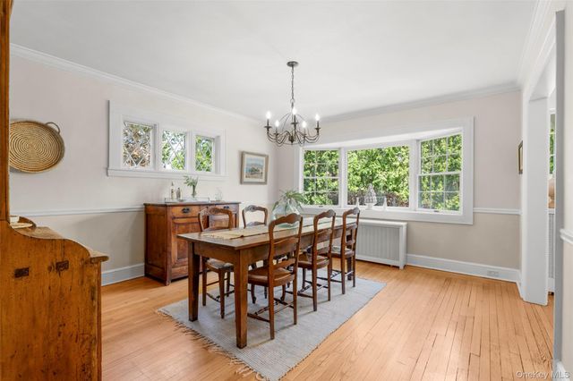 12 Cambridge Court, Larchmont, NY 10538