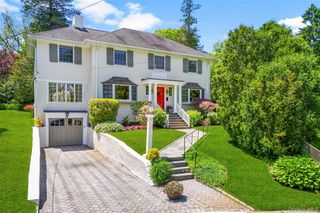 12 Cambridge Court, Larchmont, NY 10538