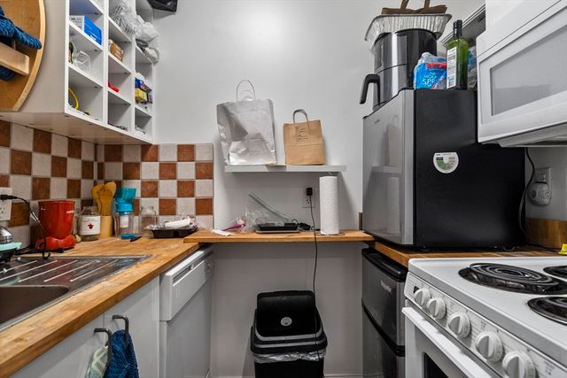 103 W 4th St 1, Boston, MA 02127