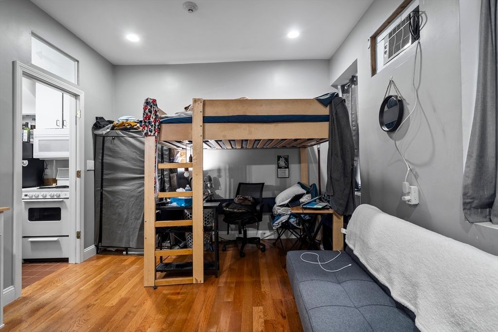 103 W 4th St 1, Boston, MA 02127