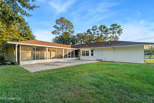 211 Corinth Drive, Bay Saint Louis, MS 39520