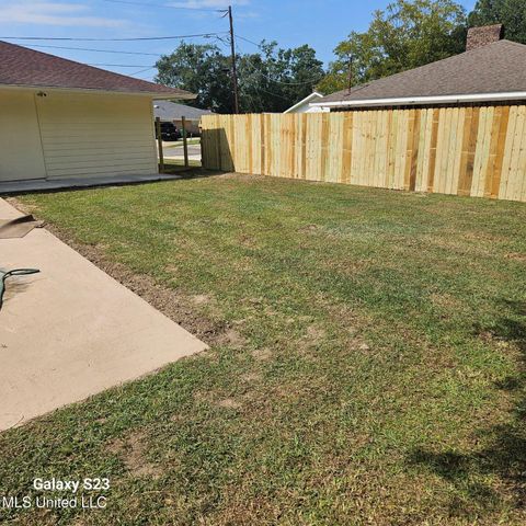 211 Corinth Drive, Bay Saint Louis, MS 39520