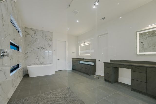 105 Via Roma Court, Horseshoe Bay, TX 78657