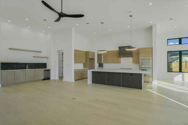 105 Via Roma Court, Horseshoe Bay, TX 78657