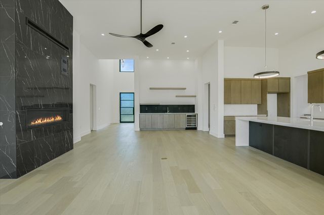 105 Via Roma Court, Horseshoe Bay, TX 78657