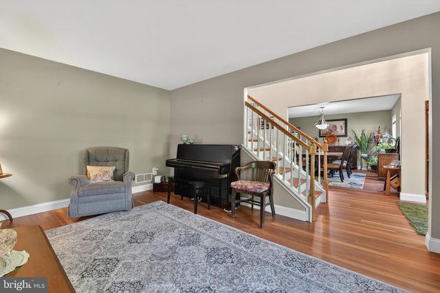 6 HILGERT AVE, Shillington, PA 19607