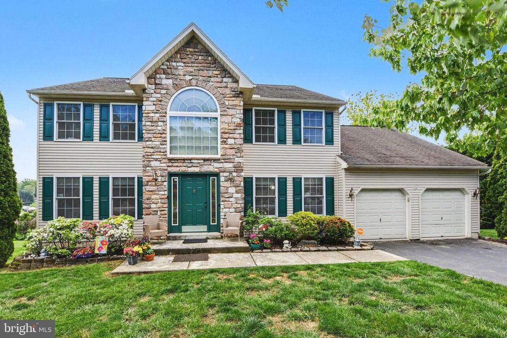 6 HILGERT AVE, Shillington, PA 19607