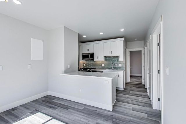 3411 Adeline St, Berkeley, CA 94703