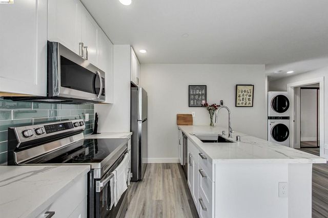 3411 Adeline St, Berkeley, CA 94703