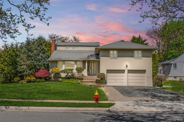 77 Lake Drive, Manhasset Hills, NY 11040