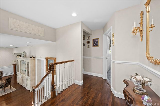 77 Lake Drive, Manhasset Hills, NY 11040