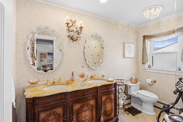 77 Lake Drive, Manhasset Hills, NY 11040