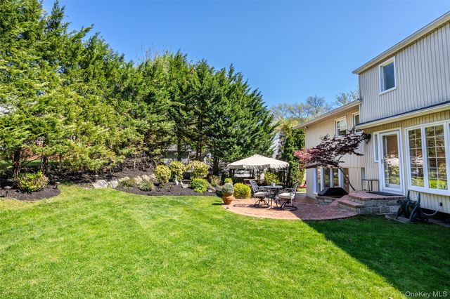 77 Lake Drive, Manhasset Hills, NY 11040