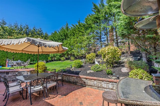 77 Lake Drive, Manhasset Hills, NY 11040