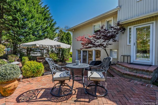 77 Lake Drive, Manhasset Hills, NY 11040