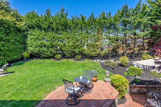 77 Lake Drive, Manhasset Hills, NY 11040
