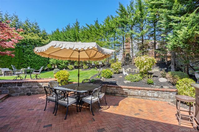 77 Lake Drive, Manhasset Hills, NY 11040