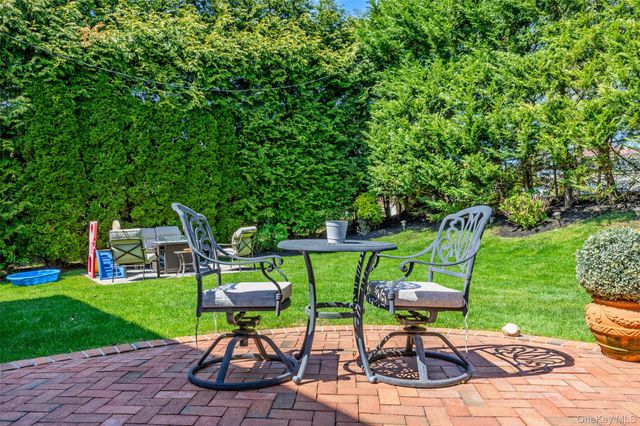 77 Lake Drive, Manhasset Hills, NY 11040