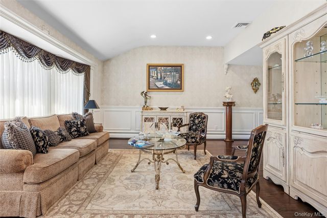 77 Lake Drive, Manhasset Hills, NY 11040