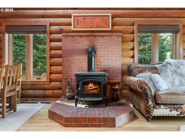 2300 ELDER Rd, Hood River, OR 97031