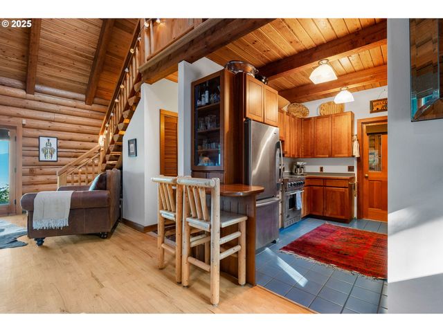 2300 ELDER Rd, Hood River, OR 97031