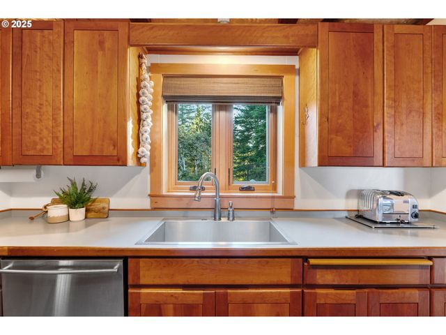 2300 ELDER Rd, Hood River, OR 97031