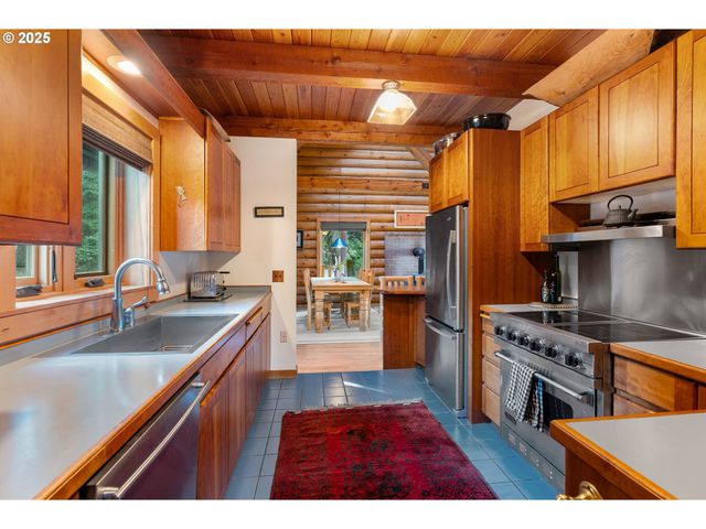 2300 ELDER Rd, Hood River, OR 97031