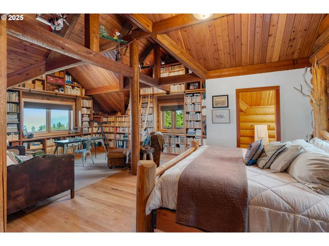 2300 ELDER Rd, Hood River, OR 97031