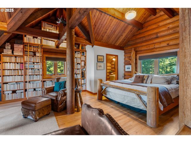 2300 ELDER Rd, Hood River, OR 97031