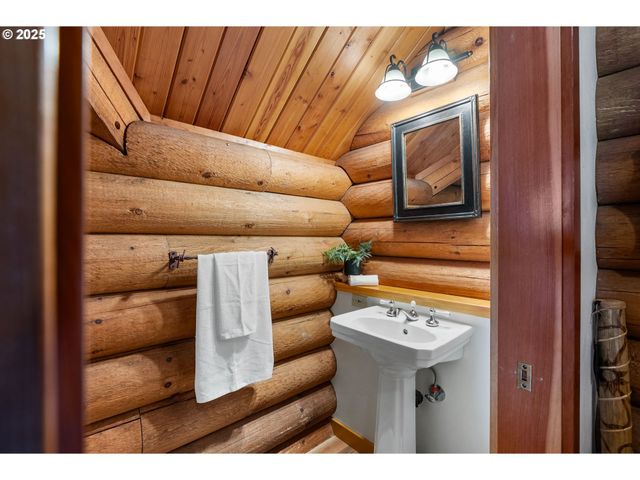 2300 ELDER Rd, Hood River, OR 97031