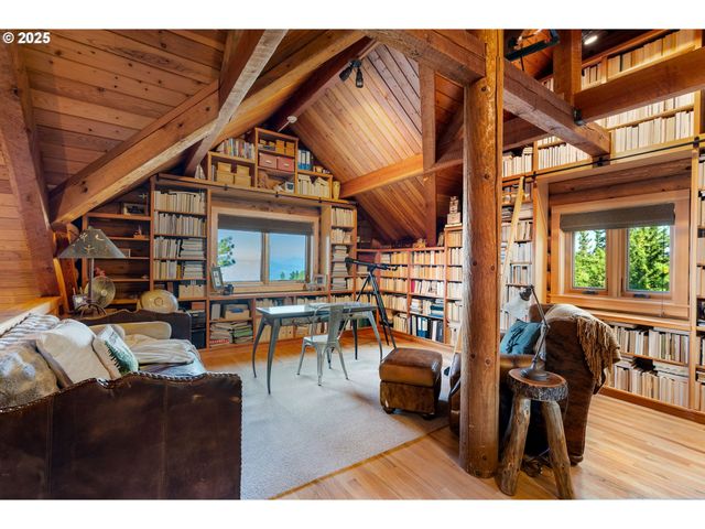 2300 ELDER Rd, Hood River, OR 97031