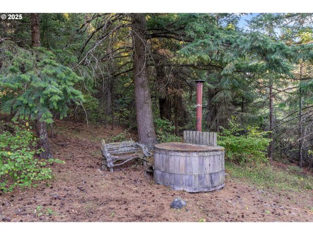 2300 ELDER Rd, Hood River, OR 97031