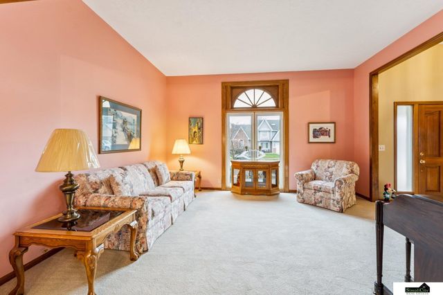 14906 Cuming Street, Omaha, NE 68154