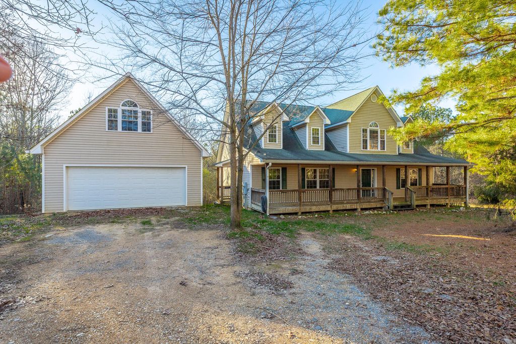 434 Farm Road, Trion, GA 30753