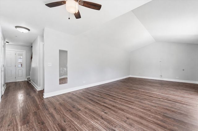 1 Regal Court, Algonquin, IL 60102