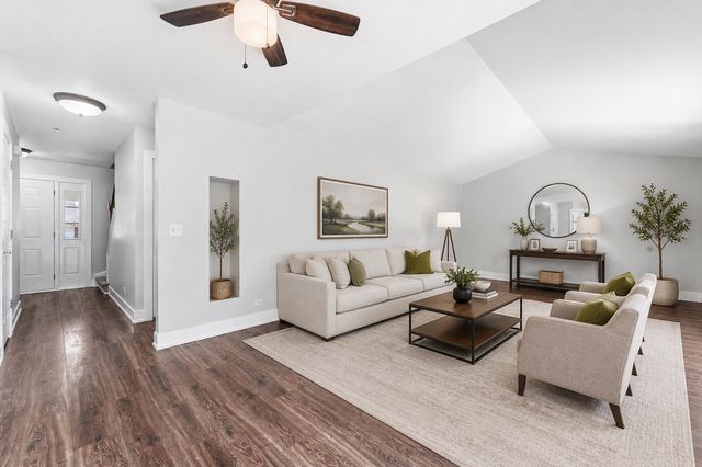 1 Regal Court, Algonquin, IL 60102