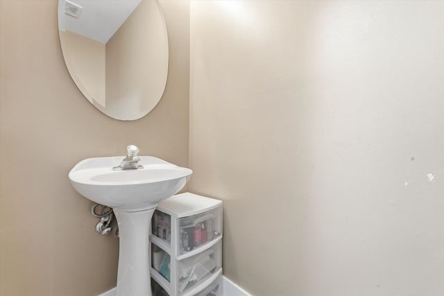 1 Regal Court, Algonquin, IL 60102