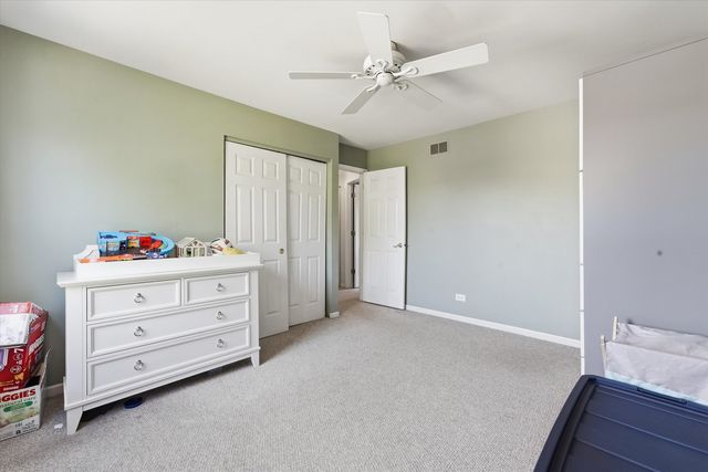 1 Regal Court, Algonquin, IL 60102
