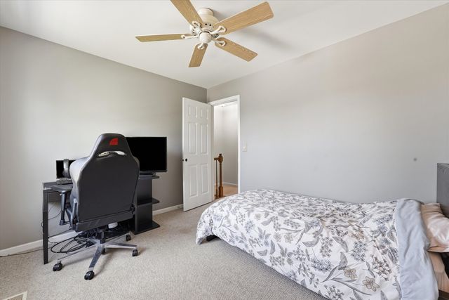 1 Regal Court, Algonquin, IL 60102