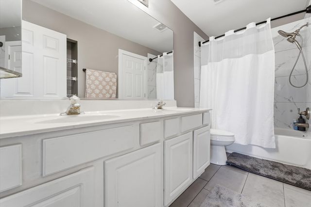 1 Regal Court, Algonquin, IL 60102