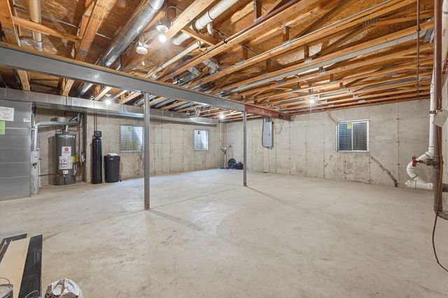 1 Regal Court, Algonquin, IL 60102