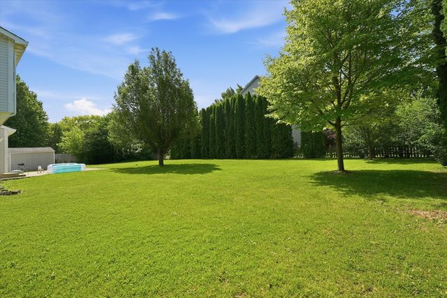 1 Regal Court, Algonquin, IL 60102