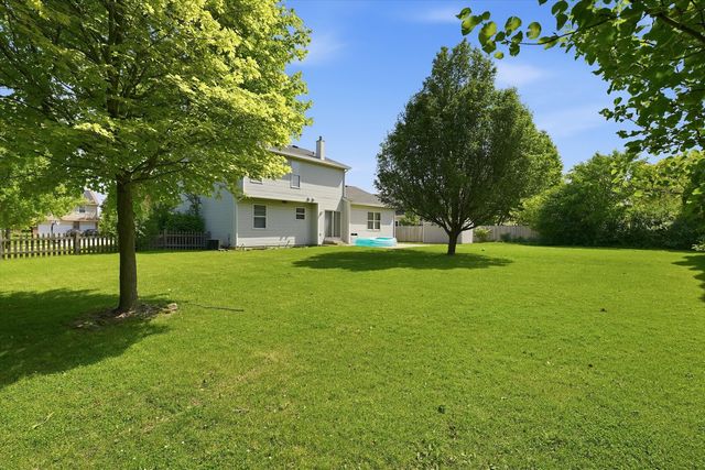 1 Regal Court, Algonquin, IL 60102