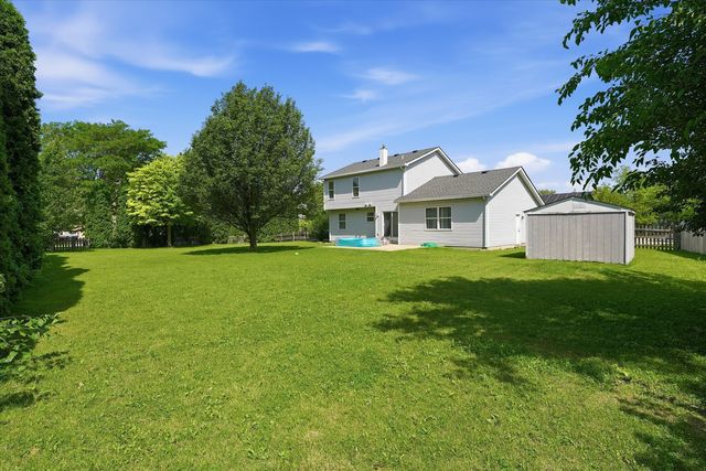 1 Regal Court, Algonquin, IL 60102
