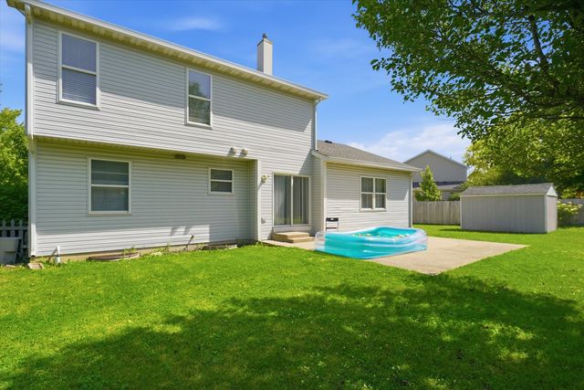 1 Regal Court, Algonquin, IL 60102