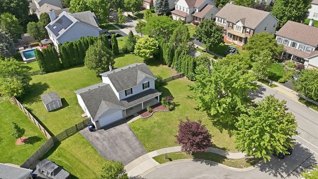 1 Regal Court, Algonquin, IL 60102