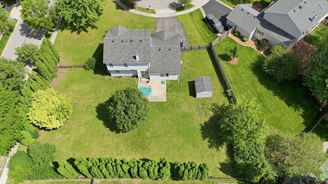 1 Regal Court, Algonquin, IL 60102